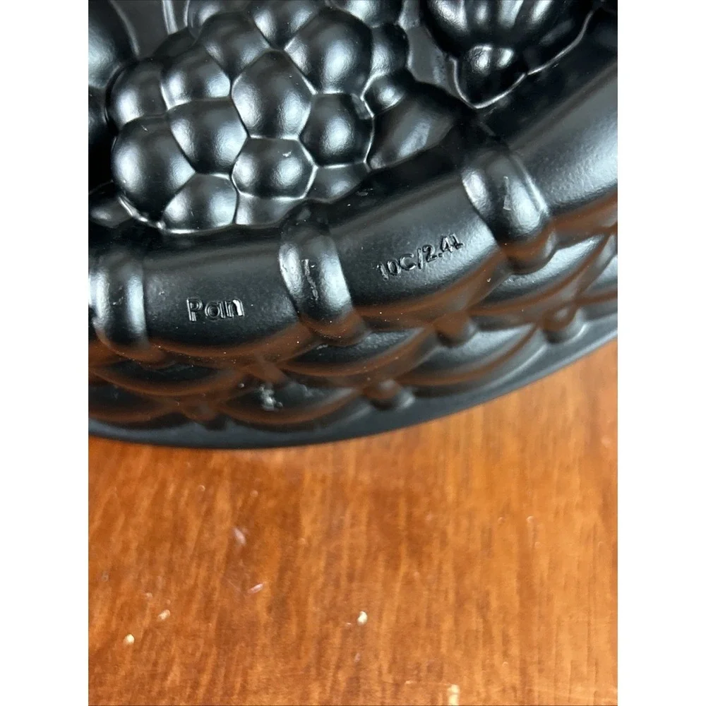 Nordic Ware MaryAnn Fruit Basket Cake Pan Cast Aluminum 10 Cup